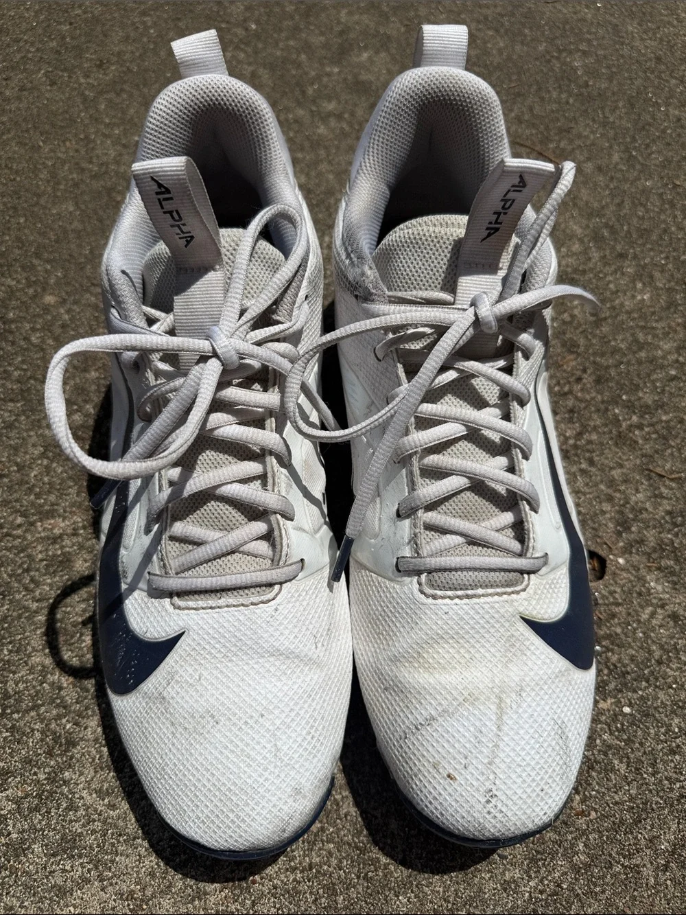Nike mens alpha White & Navy Athletic football Cleats